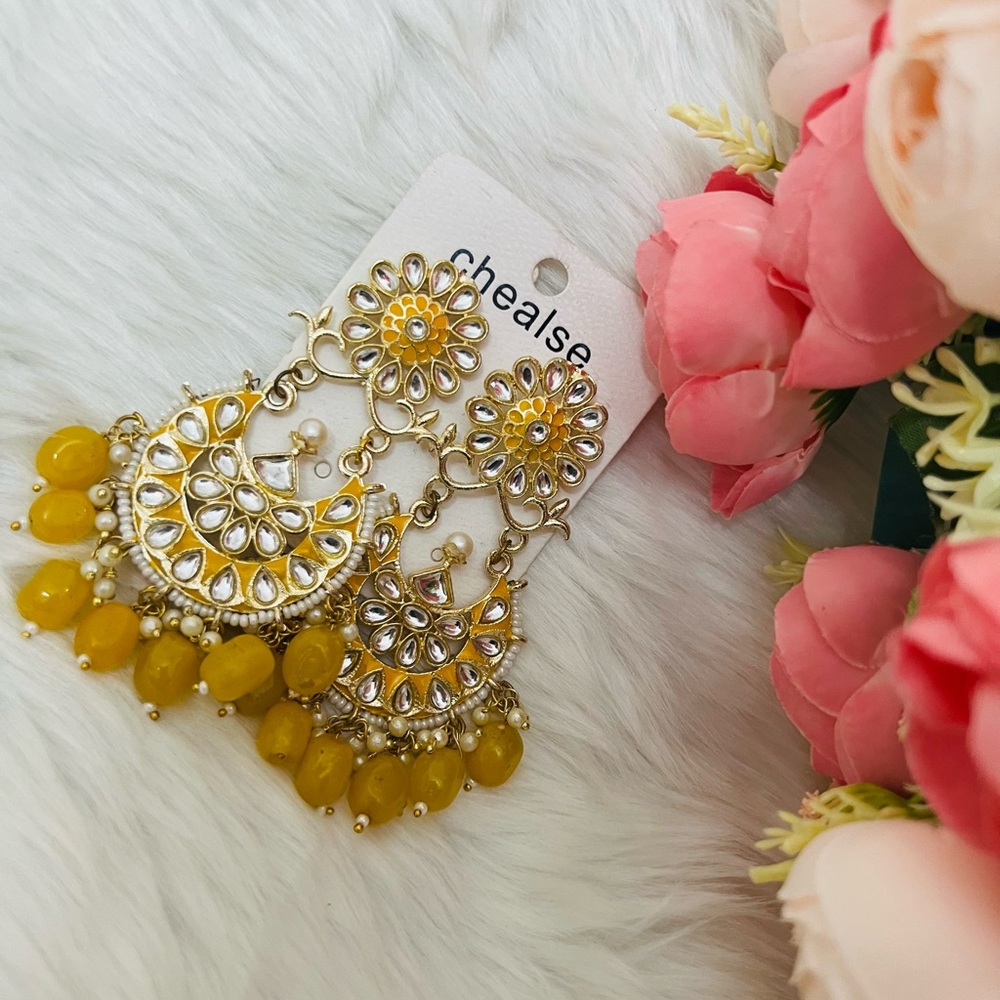 Yellow earrings - Picture 2 of 4